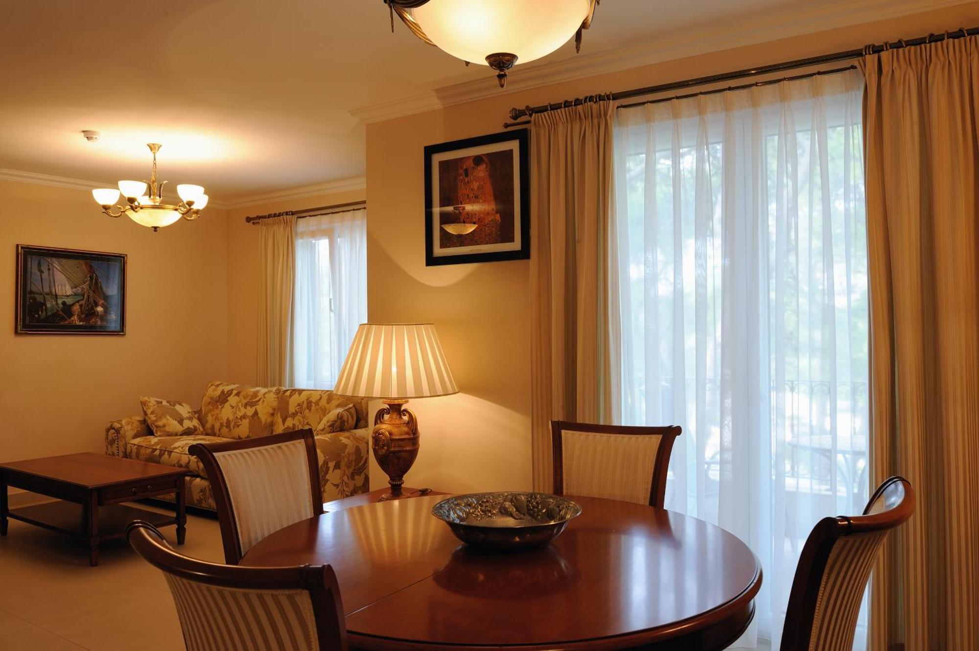 אובלי Hotel Solitudo מראה חיצוני תמונה