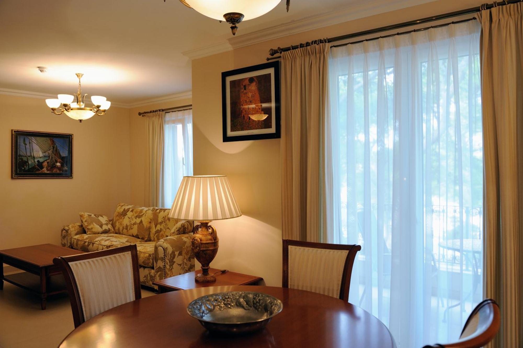 אובלי Hotel Solitudo מראה חיצוני תמונה