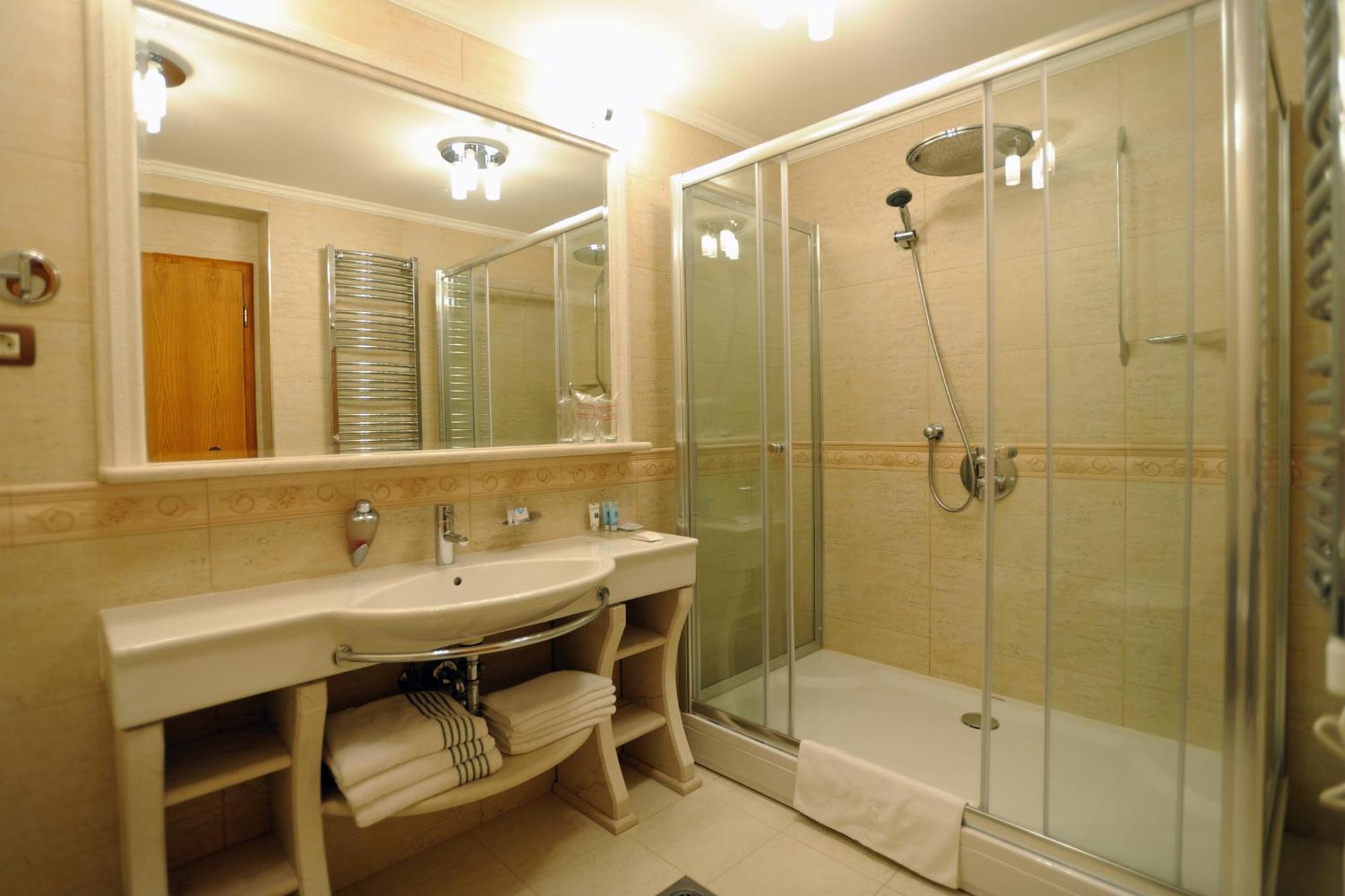 אובלי Hotel Solitudo מראה חיצוני תמונה