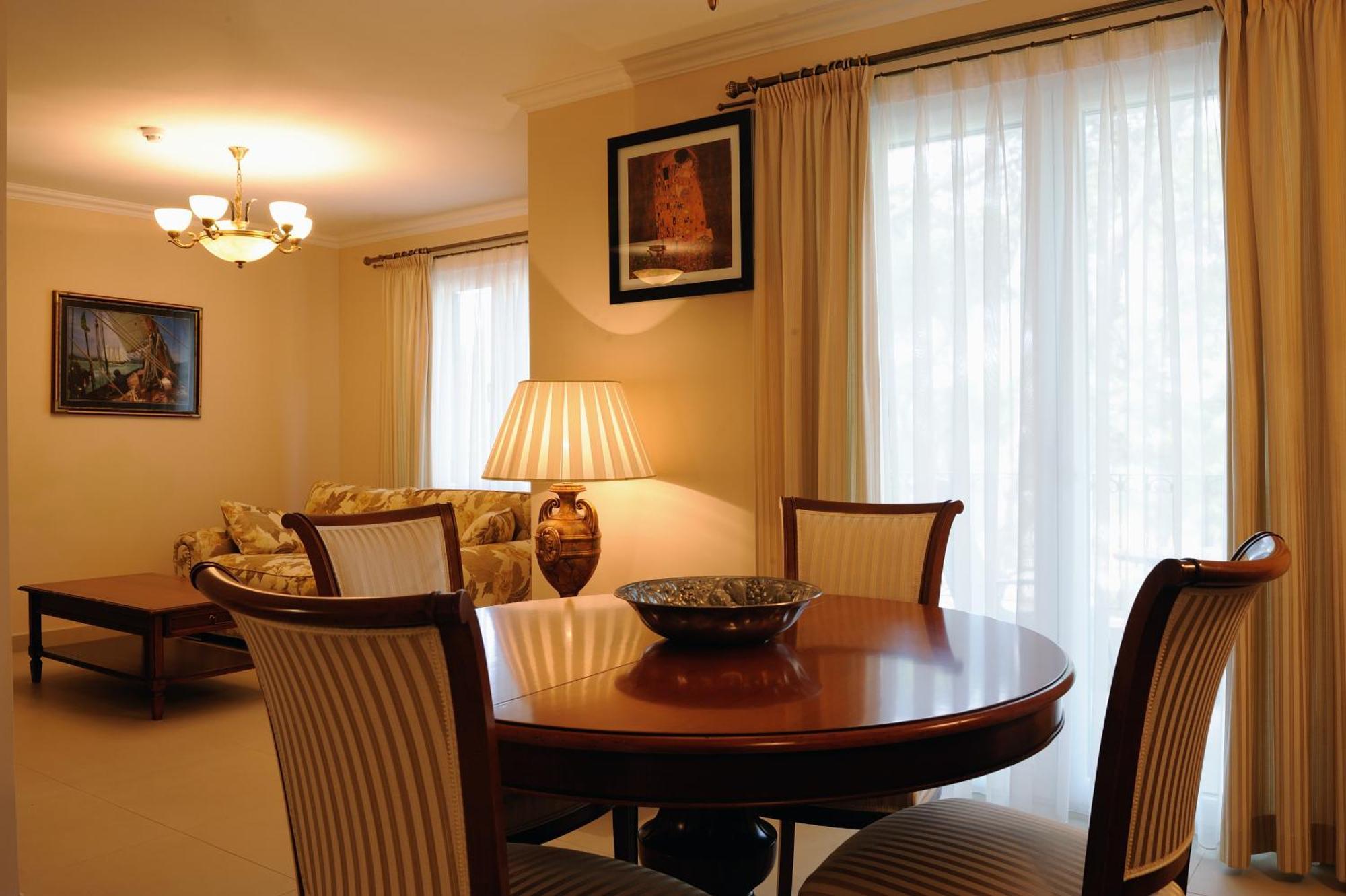 אובלי Hotel Solitudo מראה חיצוני תמונה