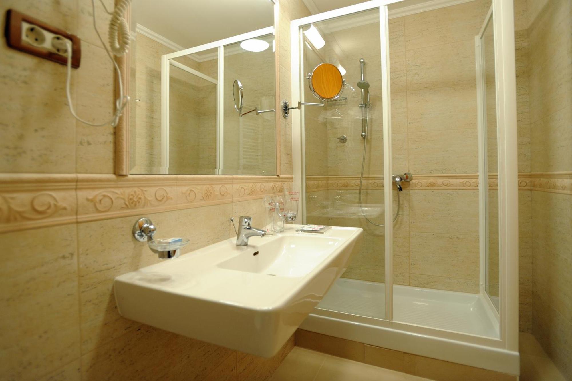 אובלי Hotel Solitudo מראה חיצוני תמונה