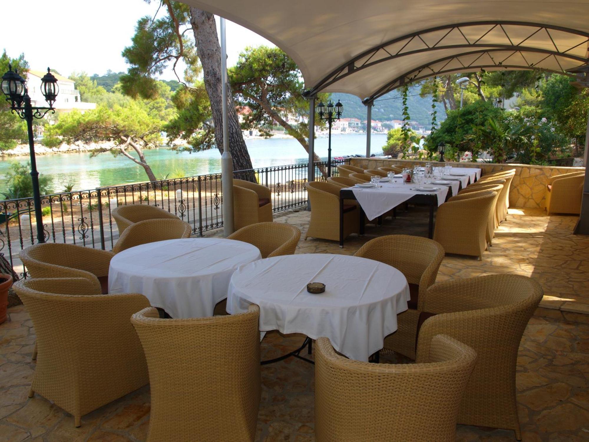 אובלי Hotel Solitudo מראה חיצוני תמונה
